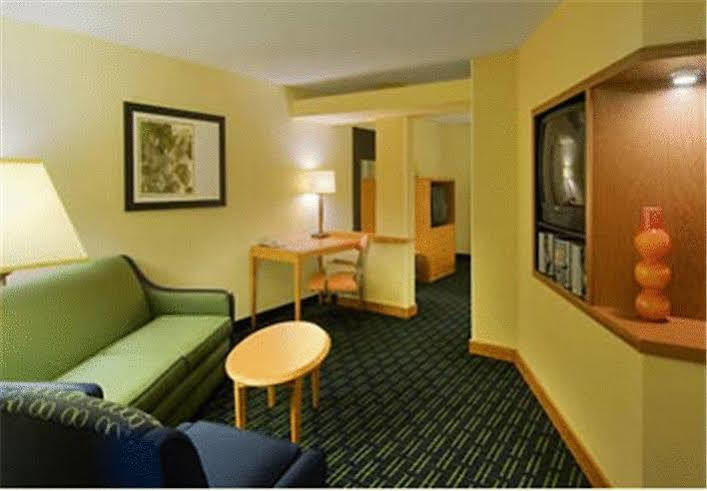 Fairfield Inn And Suites By Marriott Emporia I-95 Exteriér fotografie